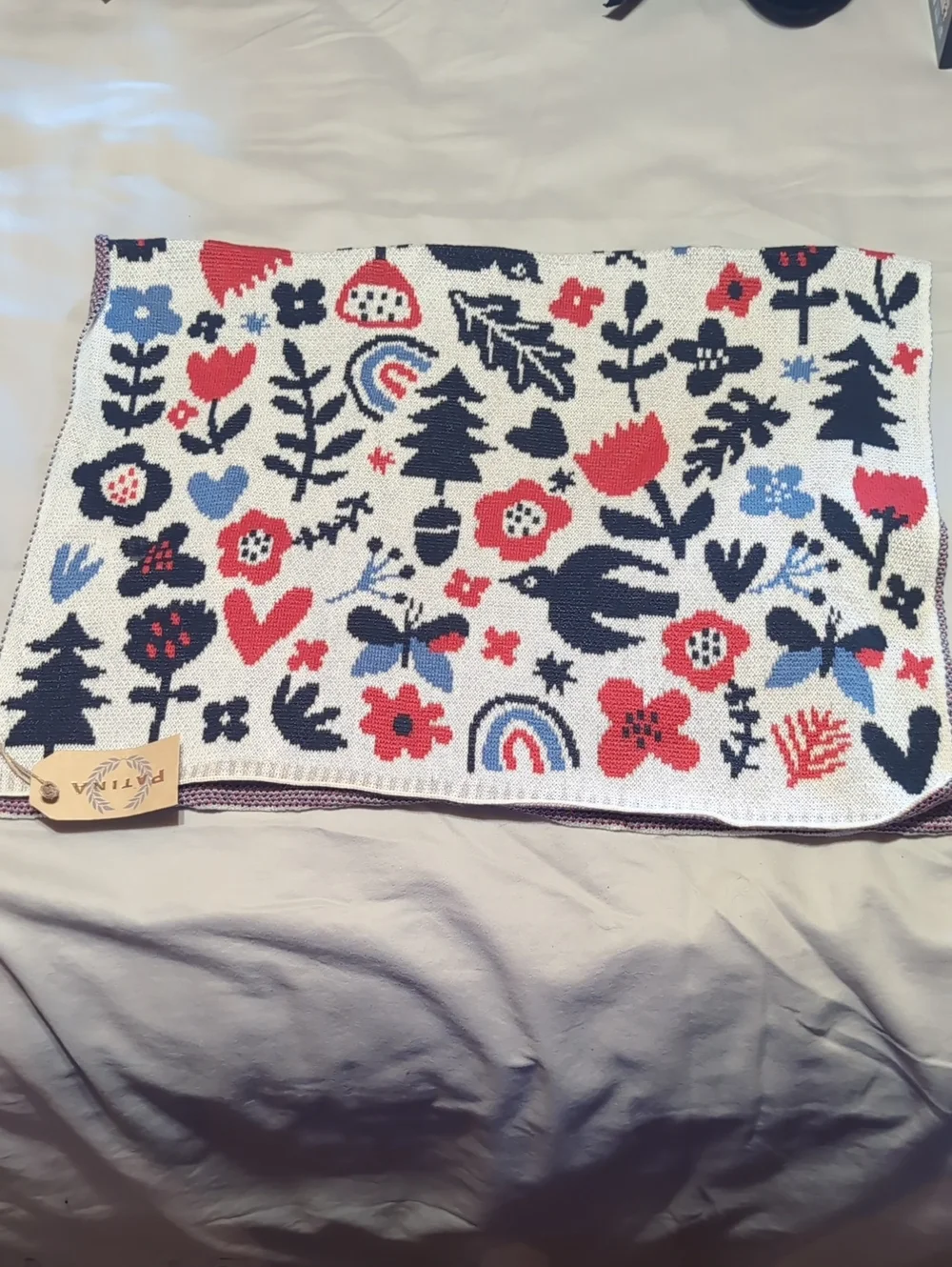 Minnesota Floral Knit Decor - White, Blue, Red, Black 18in X 27in.
